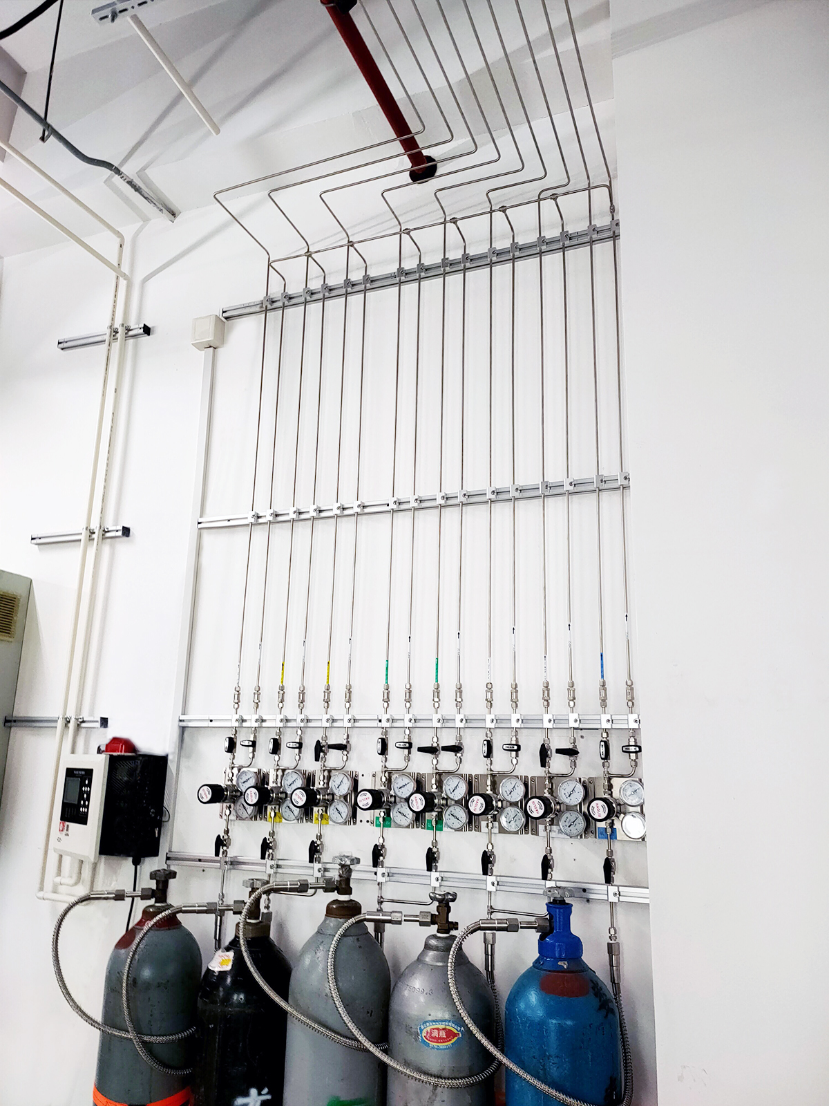 9实验室气路安装13.jpg
